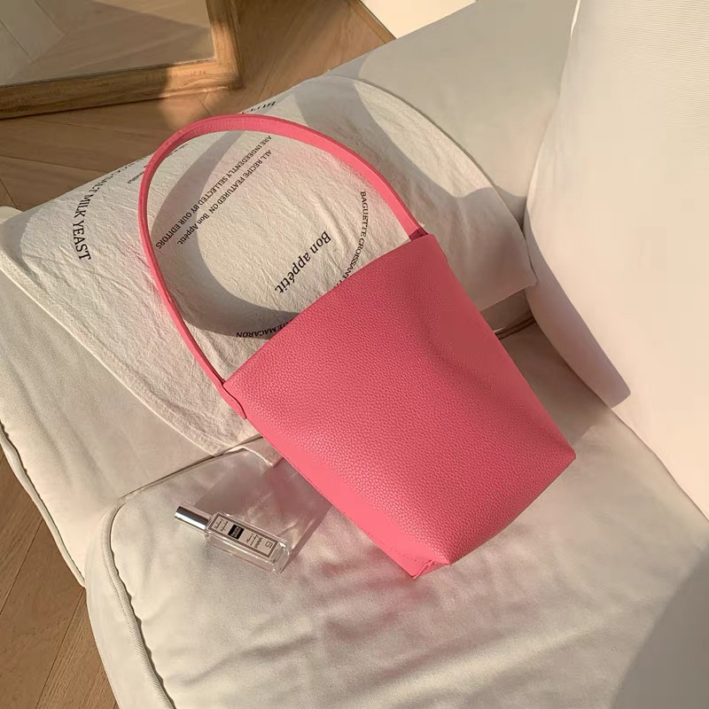 ANNA AMMONS Minimalist Leather Bucket Bag - Chic Vibrant Shoulder Bag with Inner Pouch - ANNA AMMONS